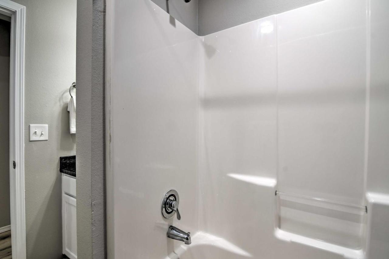 Apartment With Patio, 4 Mi To Silver Dollar City! Branson Ngoại thất bức ảnh